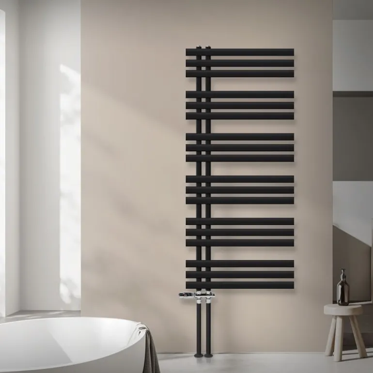 Badheizkörper Mittelanschluss 600x1400 mm Schwarz matt mit Boden Thermostatventil LuxeBath