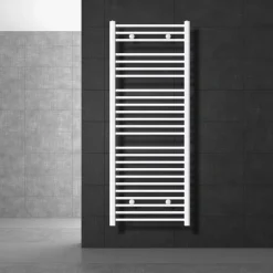 Elektrischer Badheizkörper mit Heizstab 900W 600x1500 mm Weiß gebogen Seitenanschluss & Thermostat Digitalanzeige LuxeBath