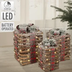 3er Set LED Weihnachtsgeschenkboxen warmweiß aus Rattan mit Timer und Kunstschnee