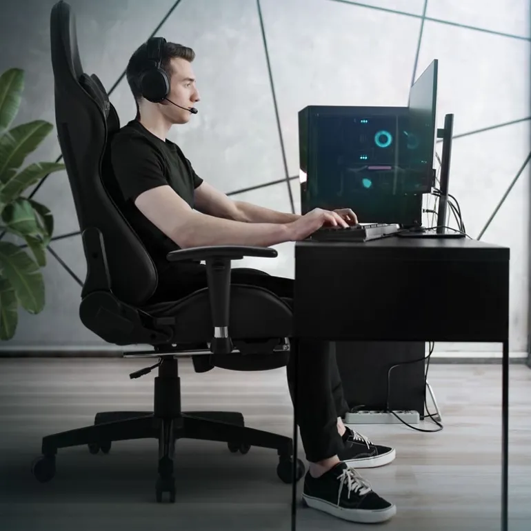 Gamingstuhl mit ausziehbarer Fußstütze 2D Armlehne Schwarz aus Kunstleder ML-Design