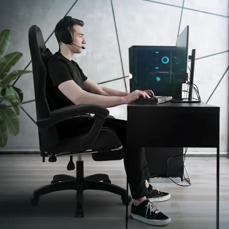 Gaming Stuhl mit Fußstütze und Armlehne Schwarz, aus Kunstleder ML-Design