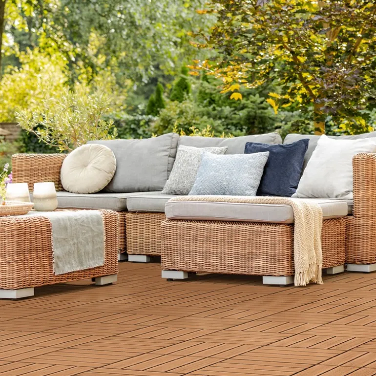 WPC Terrassenfliesen 30x30 cm 22er Set für 2m² Hellbraun in Holzoptik Balkon Bodenbelag mit Drainage und Klicksystem Terrassendielen Balkonfliesen